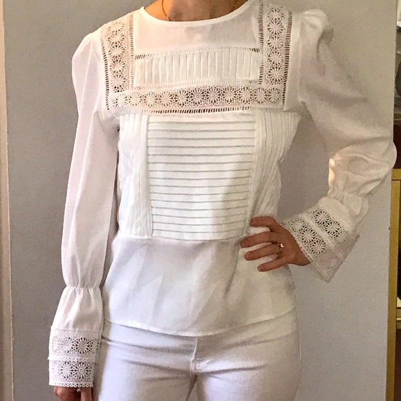 Tops - Ribbed embroidery peek a boo long sleeve white tunic with bell sleeves sz s